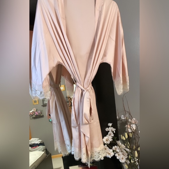 Blush Satin Lace Robe - Picture 4 of 9